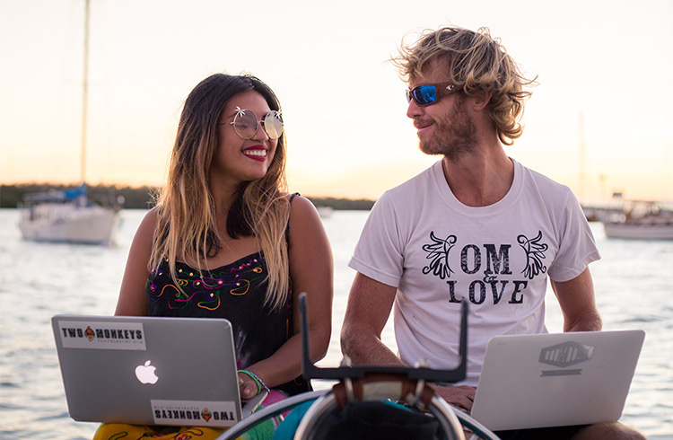 Traveling Couples Share Their Tips for Digital Success